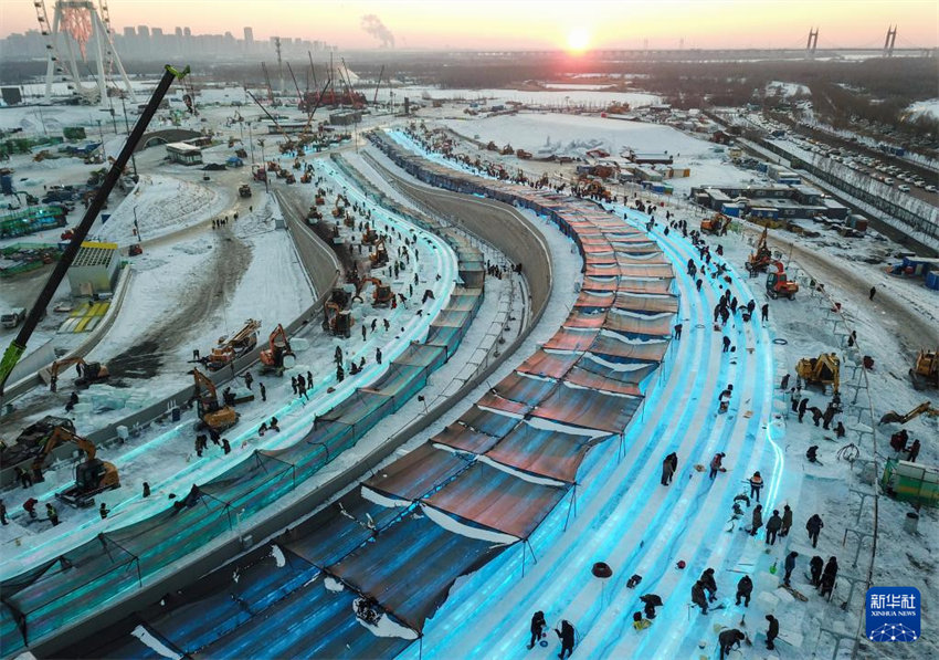 Harbin inicia construções de gelo no Mundo de Gelo e Neve