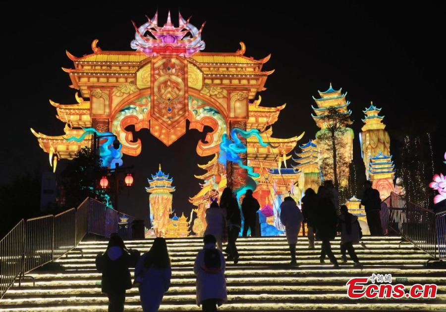 31º Show Internacional de Lanternas Jurássicas de Zigong impressiona visitantes