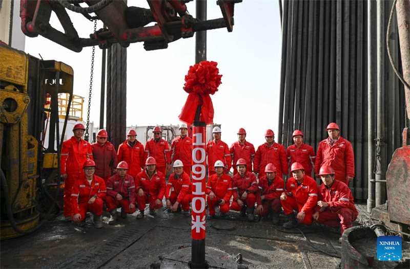 China conclui perfuração do poço vertical mais profundo da Ásia