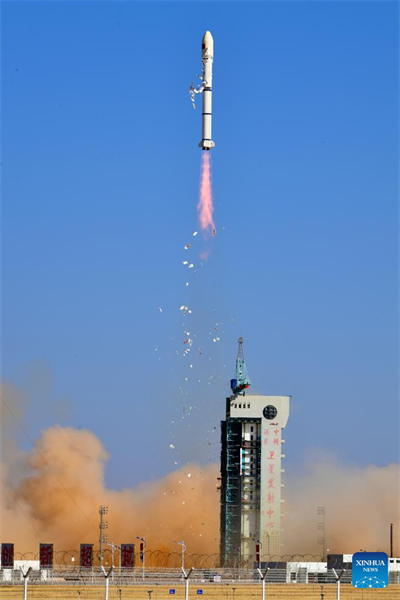 China lança dois novos satélites
