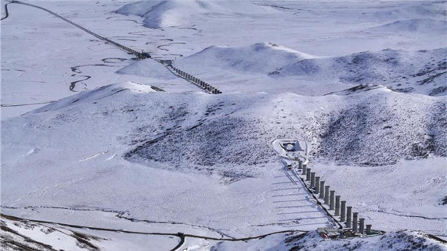 Túnel ao longo da ferrovia Xining-Chengdu é concluído