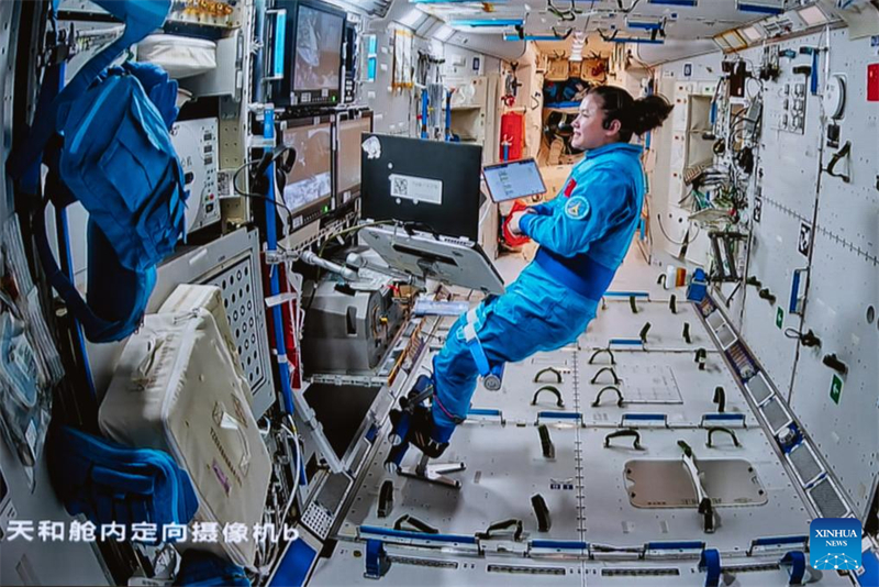 Tripulação da Shenzhou-19 completa terceira atividade extraveicular
