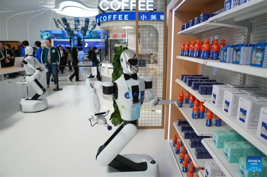 Robôs humanoides em destaque no Fórum Zhongguancun de 2025