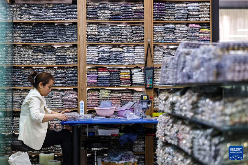 Zhejiang: Pequenos botões trazem grande mercado