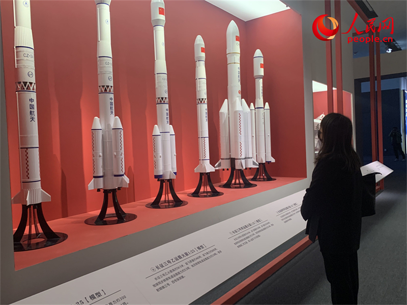 Exposição sobre os 20 anos do programa lunar da China inaugurada no Museu Nacional