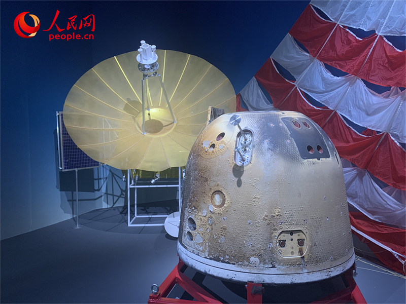 Exposição sobre os 20 anos do programa lunar da China inaugurada no Museu Nacional