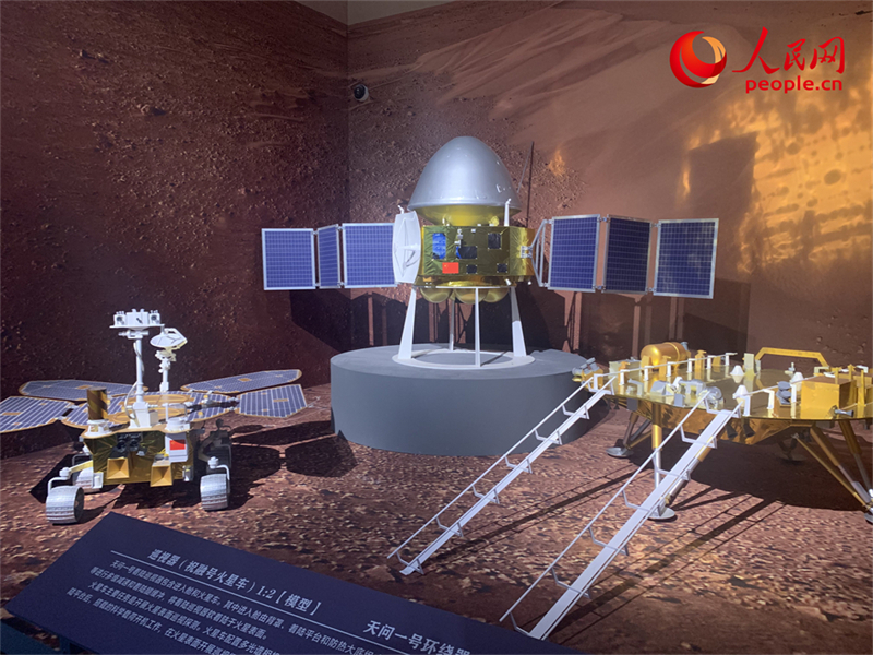 Exposição sobre os 20 anos do programa lunar da China inaugurada no Museu Nacional