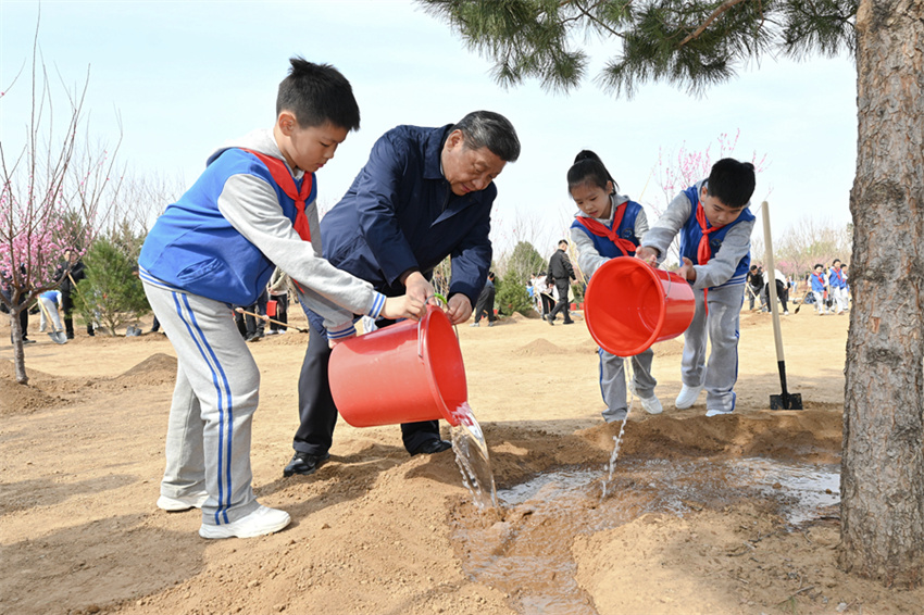Xi Jinping enfatiza união de forças para construir Bela China