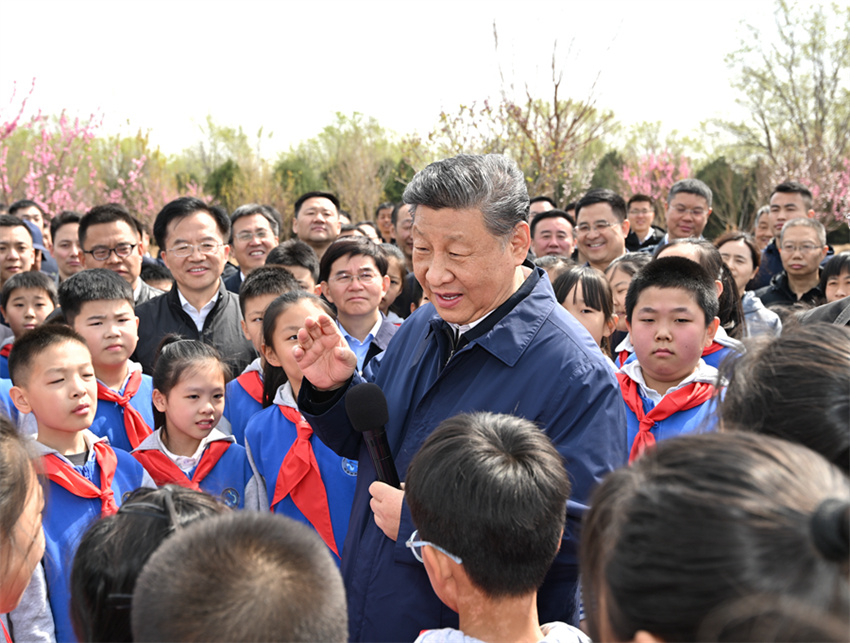 Xi Jinping enfatiza união de forças para construir Bela China