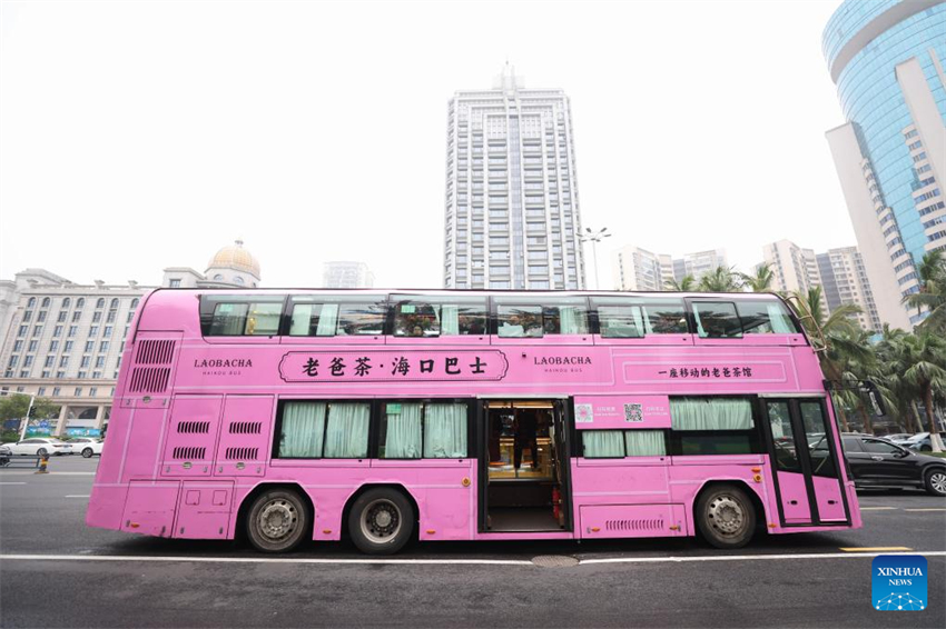 Ônibus Laobacha de Haikou inaugura rota especial da CICPE em Hainan