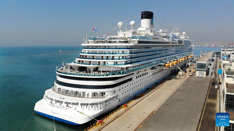 Primeiro navio de cruzeiro de grande porte construído na China estreia no leste do país