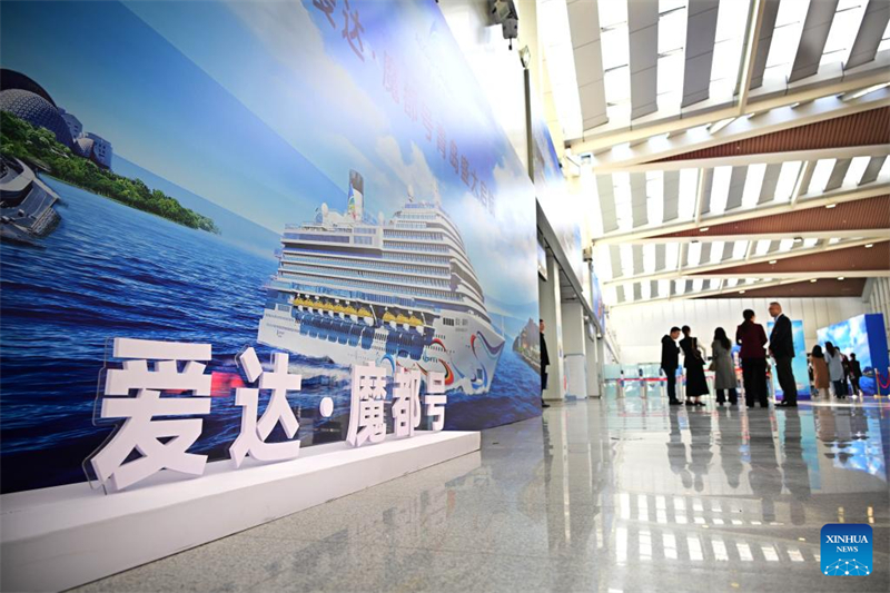 Primeiro navio de cruzeiro de grande porte construído na China estreia no leste do país
