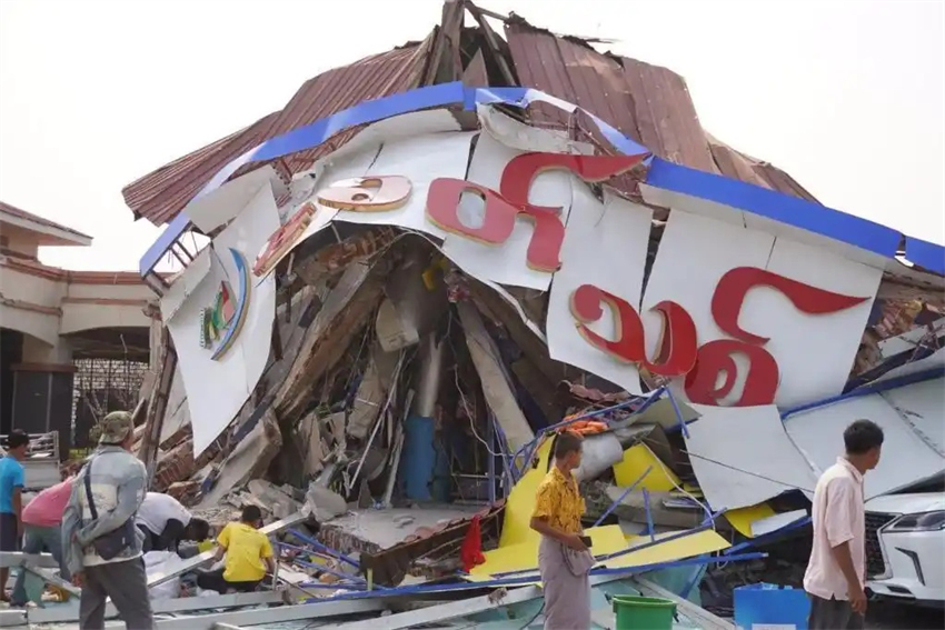 Número de mortos no terremoto de Mianmar sobe para 3.471; terceiro lote de suprimentos da China chega
