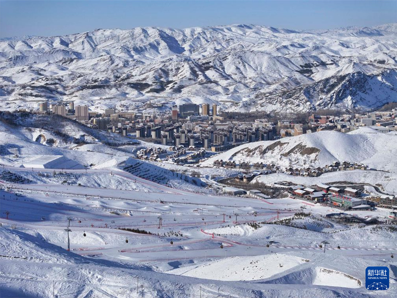Esportes de neve tornam-se novo cartão-postal do turismo cultural em Xinjiang