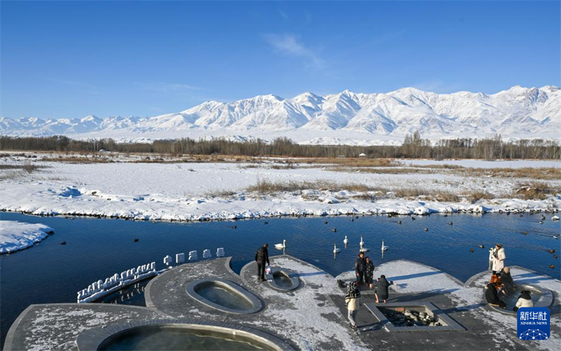 Esportes de neve tornam-se novo cartão-postal do turismo cultural em Xinjiang