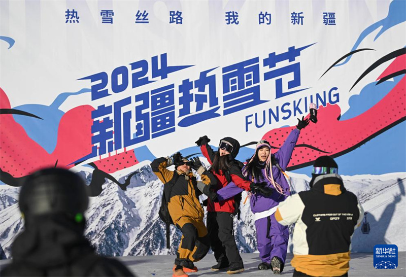 Esportes de neve tornam-se novo cartão-postal do turismo cultural em Xinjiang