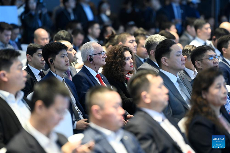 Membros da OCS assinam acordos de cooperação industrial totalizando 4,8 bilhões de yuans em Tianjin