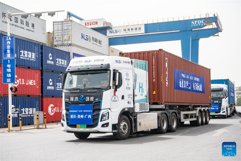 China lança primeira rota inter-regional para caminhões movidos a hidrogênio