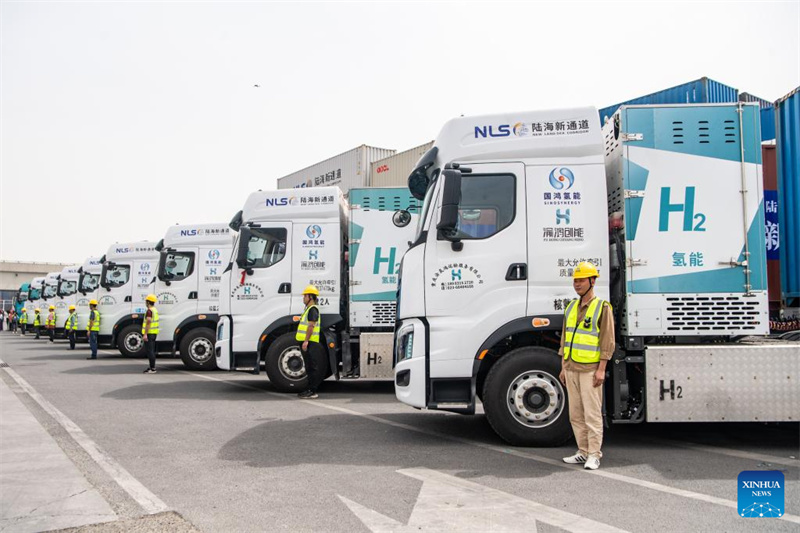 China lança primeira rota inter-regional para caminhões movidos a hidrogênio