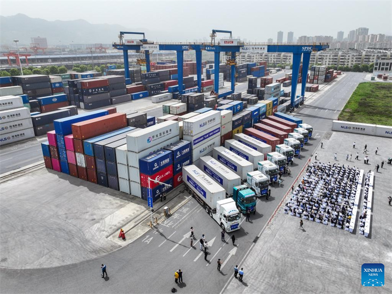 China lança primeira rota inter-regional para caminhões movidos a hidrogênio