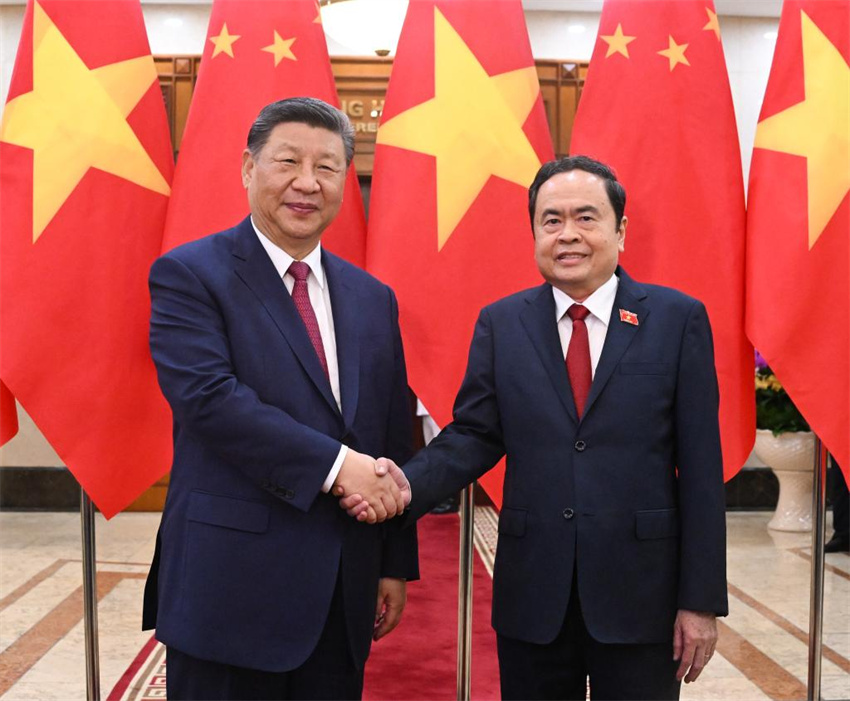 Xi Jinping pede que China e Vietnã marchem juntos rumo à modernização