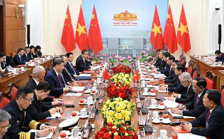 Xi Jinping pede que China e Vietnã marchem juntos rumo à modernização