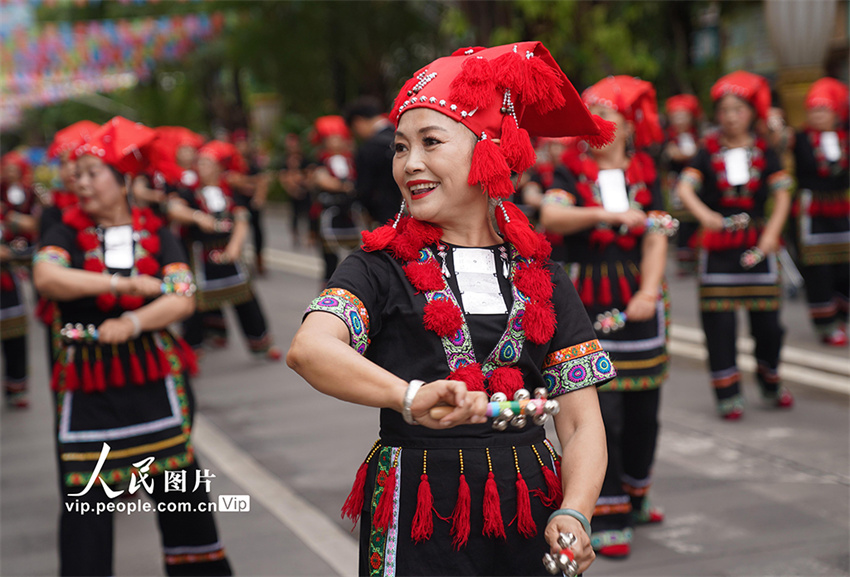 Yunnan: Festival de Aspersão de Água celebrado em Jinghong