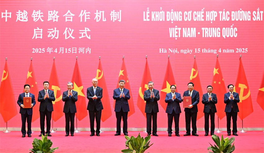 Xi Jinping diz que relações China-Vietnã estão enraizadas, sustentadas e empoderadas pelos povos