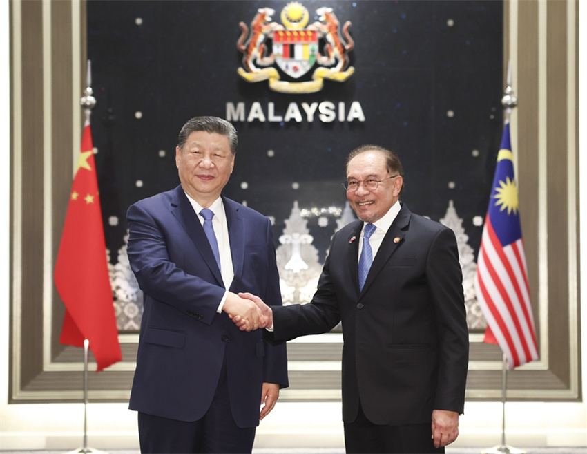 Xi Jinping diz que China e Malásia se juntarão aos países asiáticos para combater o confronto baseado nos campos