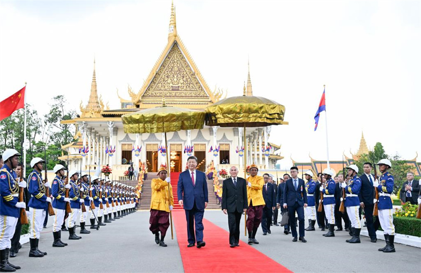Xi Jinping diz que China e Camboja estabeleceram modelo de igualdade, confiança mútua e cooperação ganha-ganha entre países de diferentes tamanhos