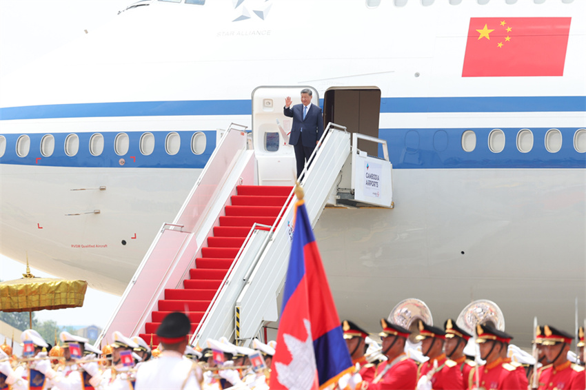 Xi Jinping diz que gostaria de consolidar amizade e promover cooperação com Camboja