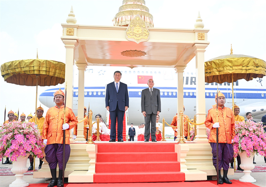 Xi Jinping diz que gostaria de consolidar amizade e promover cooperação com Camboja