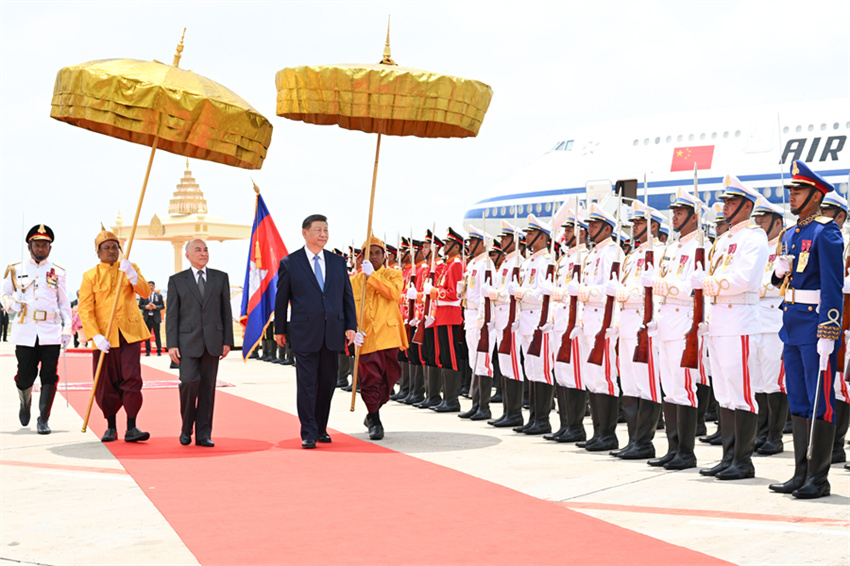 Xi Jinping diz que gostaria de consolidar amizade e promover cooperação com Camboja