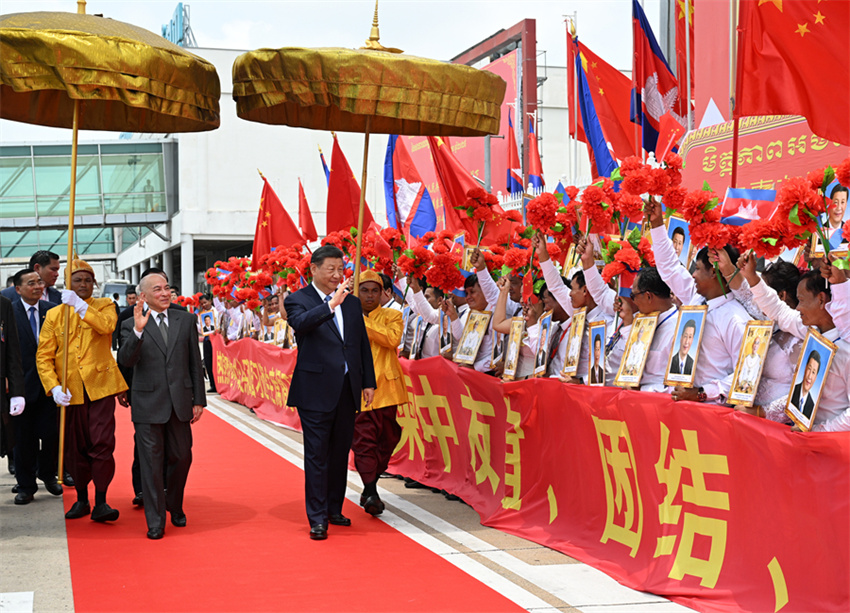 Xi Jinping diz que gostaria de consolidar amizade e promover cooperação com Camboja