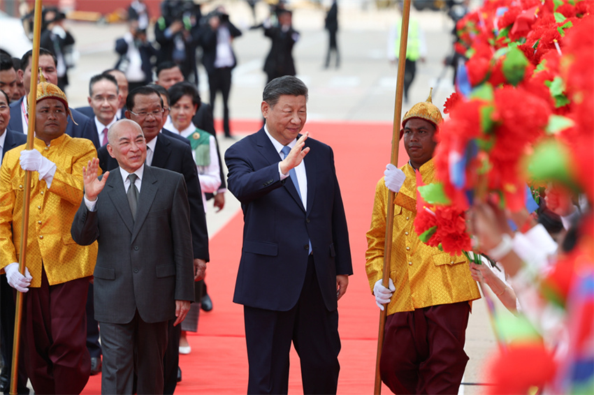 Xi Jinping diz que gostaria de consolidar amizade e promover cooperação com Camboja