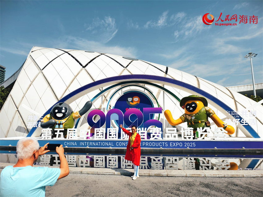 5ª Exposição Internacional de Produtos de Consumo da China abre ao público em Haikou