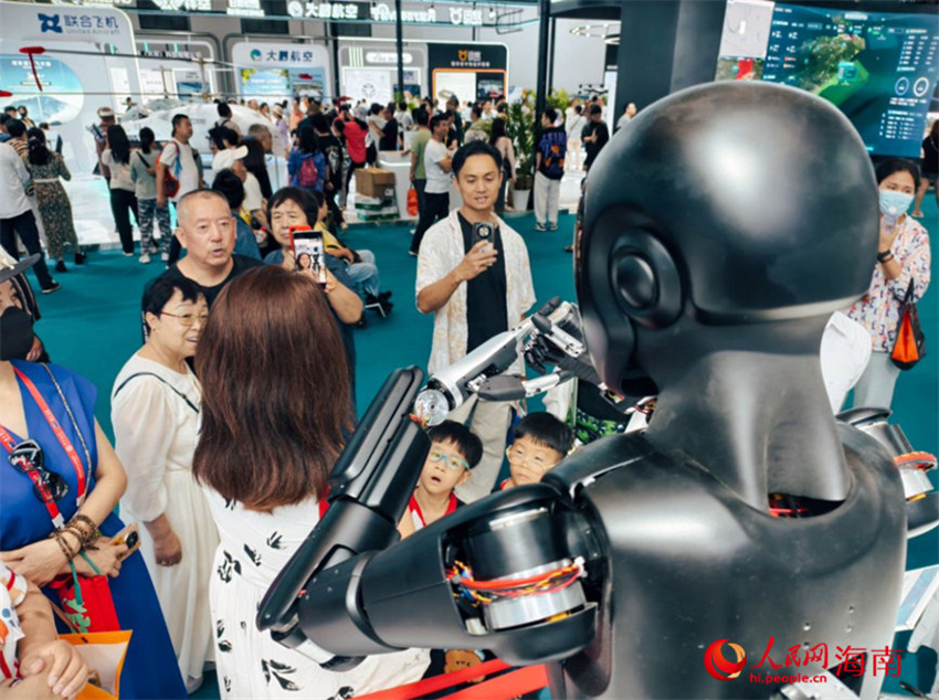 5ª Exposição Internacional de Produtos de Consumo da China abre ao público em Haikou