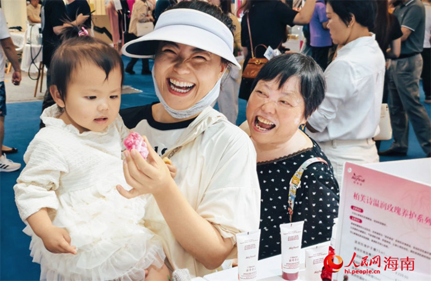 5ª Exposição Internacional de Produtos de Consumo da China abre ao público em Haikou