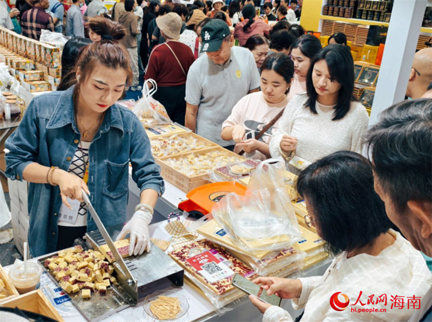 5ª Exposição Internacional de Produtos de Consumo da China abre ao público em Haikou