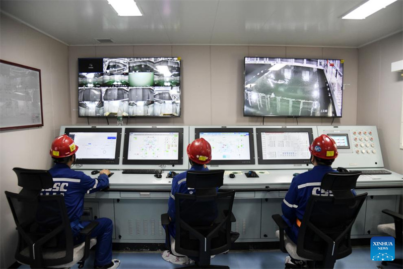 Embarcação inteligente para aquicultura em alto mar comissionada em Qingdao