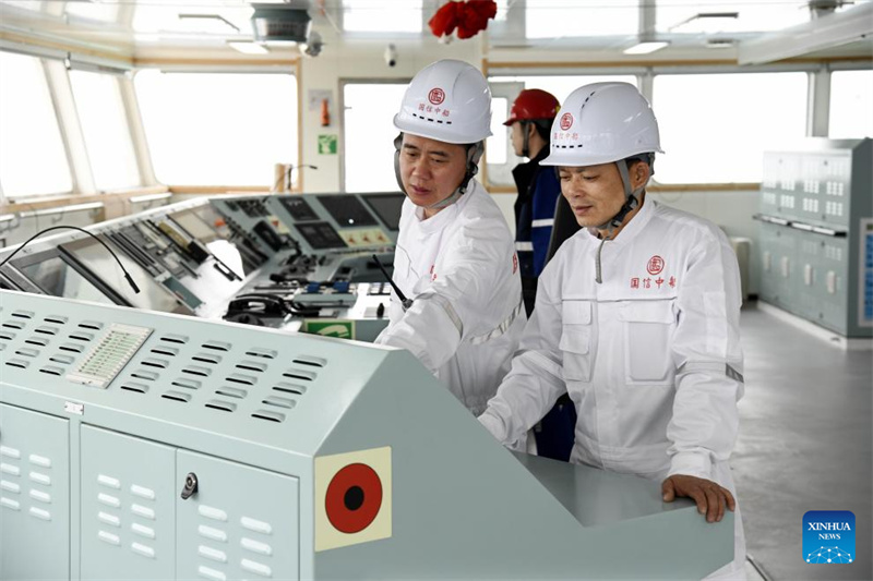 Embarcação inteligente para aquicultura em alto mar comissionada em Qingdao