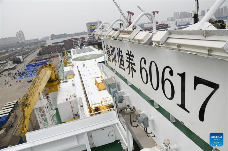 Embarcação inteligente para aquicultura em alto mar comissionada em Qingdao