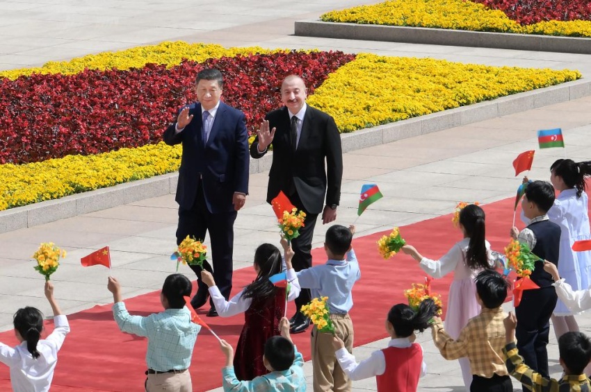 China e Azerbaijão estabelecem parceria estratégica abrangente