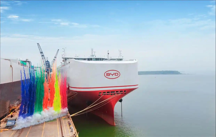 Maior navio cargueiro de automóveis do mundo zarpa e atende aos novos padrões ambientais internacionais