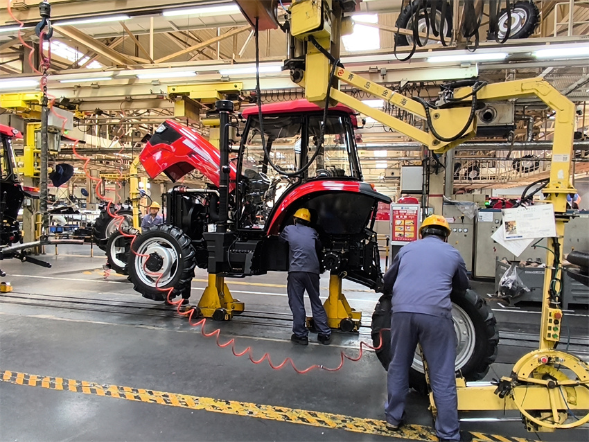 China YTO: um trator sai da linha de produção a cada três minutos
