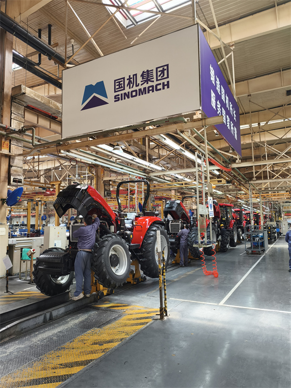 China YTO: um trator sai da linha de produção a cada três minutos