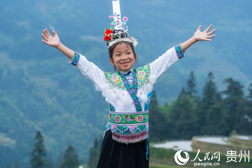 Guizhou: cerimônia tradicional assinala início da colheita nos arrozais de Jiabang