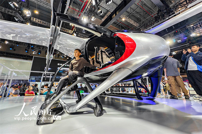 Salão do Automóvel de Shanghai atinge pico diário de 150 mil visitantes