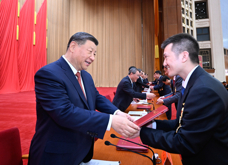 Xi Jinping destaca união de forças dos trabalhadores para revitalização da nação chinesa