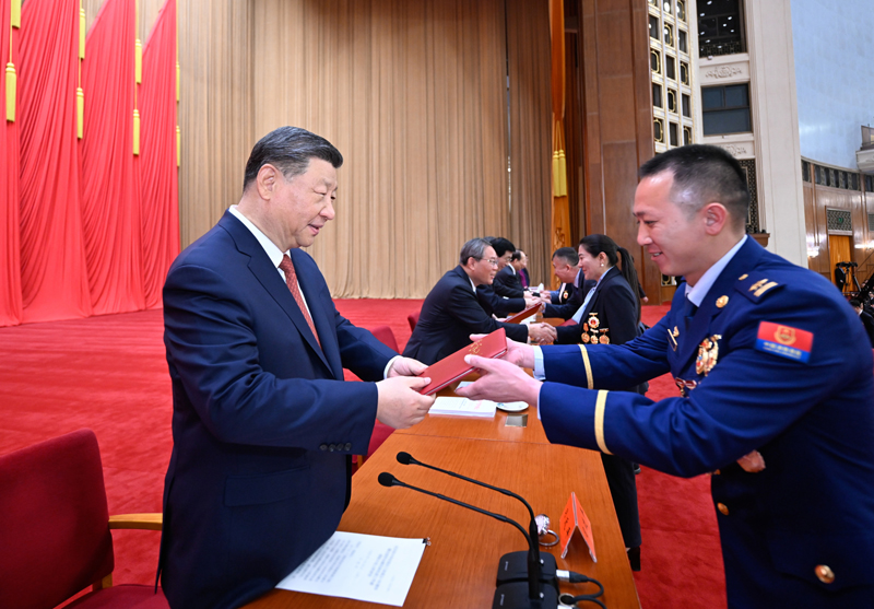 Xi Jinping destaca união de forças dos trabalhadores para revitalização da nação chinesa